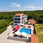 Apartahotel Plat 4*