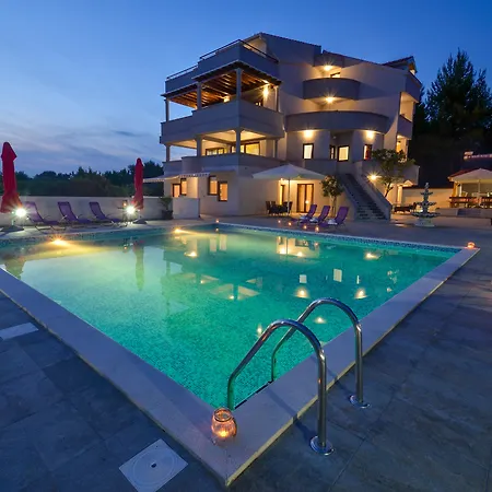 Aparthotel Plat 4*